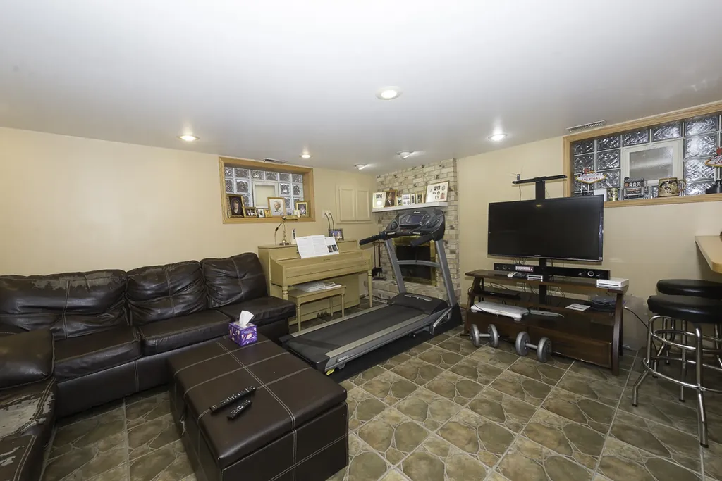 3916 North Pontiac Avenue Chicago IL 60634