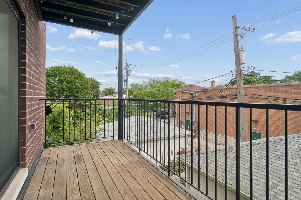 4845 North Keystone Avenue Chicago IL 60630
