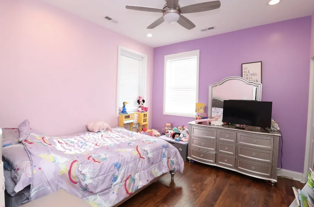 2922 North New England Avenue Chicago IL 60634