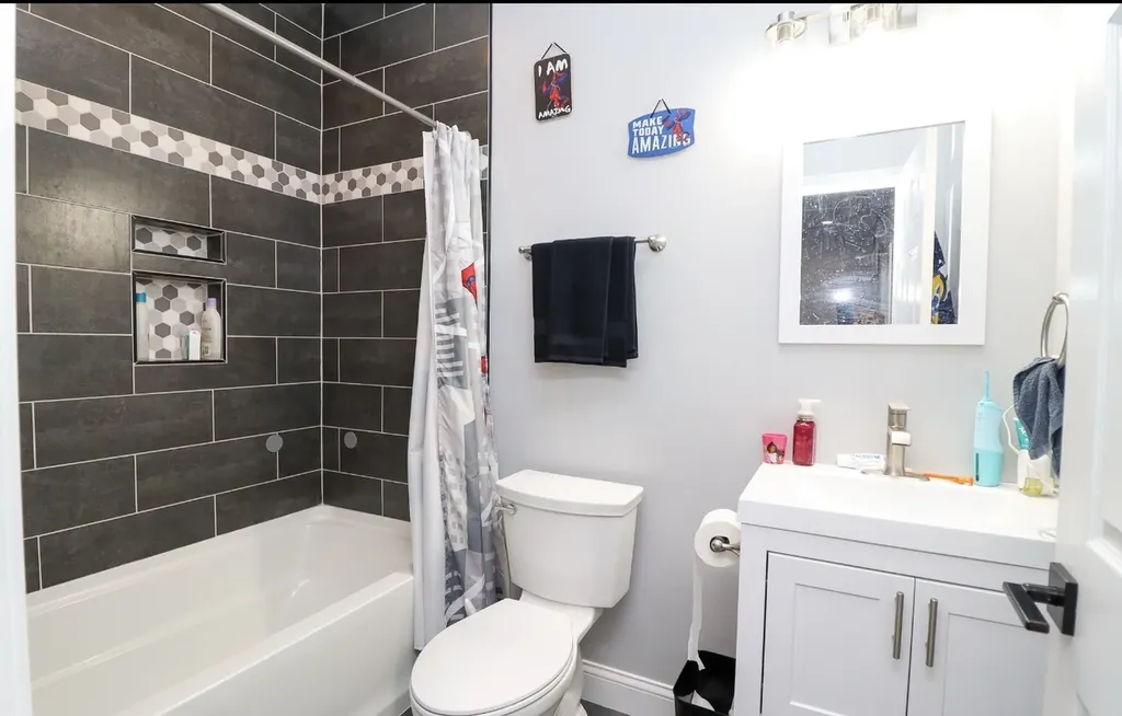 2922 North New England Avenue Chicago IL 60634