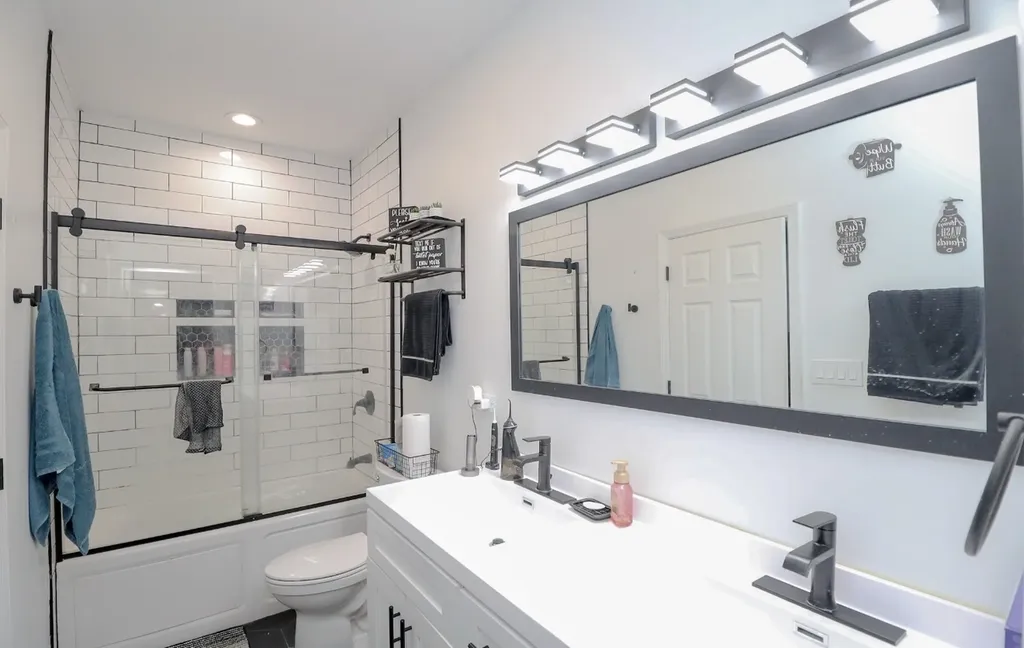 2922 North New England Avenue Chicago IL 60634
