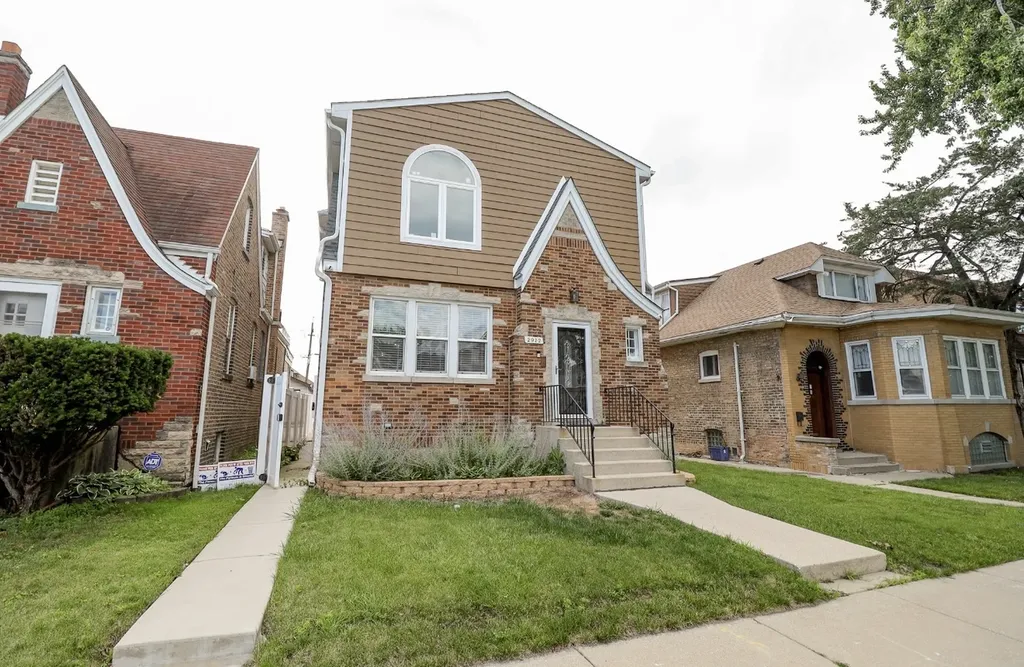 2922 North New England Avenue Chicago IL 60634