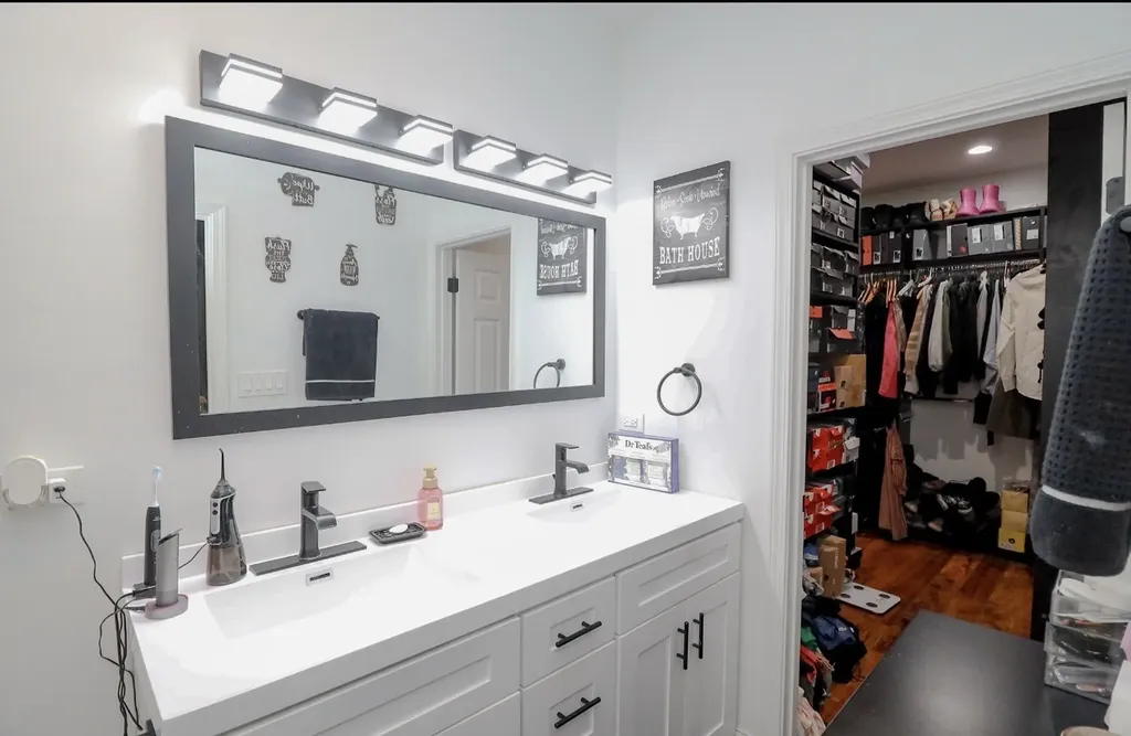 2922 North New England Avenue Chicago IL 60634