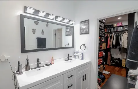 2922 North New England Avenue Chicago IL 60634