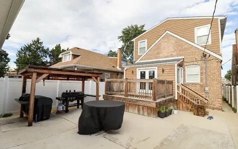 2922 North New England Avenue Chicago IL 60634