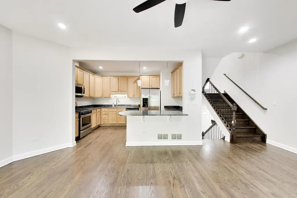 3821 North Milwaukee Avenue Chicago IL 60641
