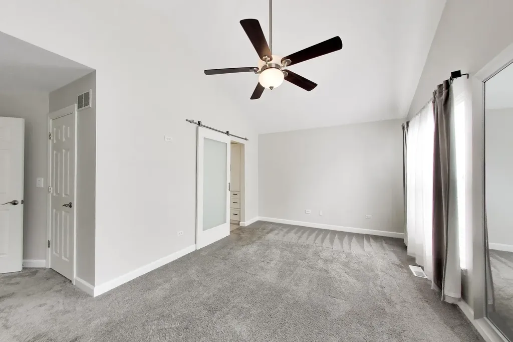 3821 North Milwaukee Avenue Chicago IL 60641