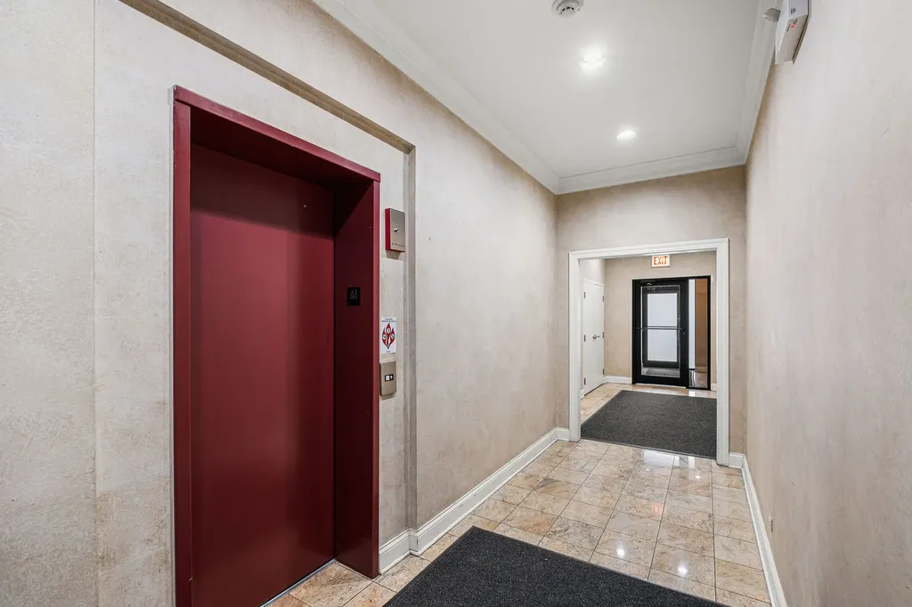 1056 West Lawrence Avenue Chicago IL 60640