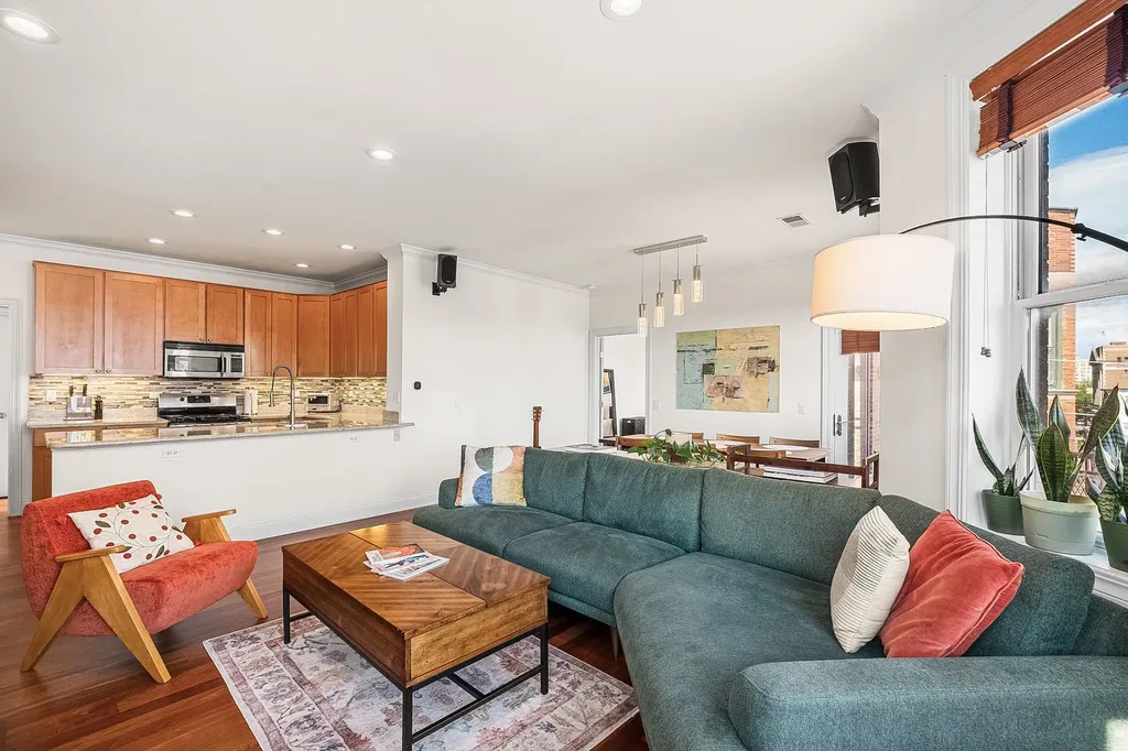 1056 West Lawrence Avenue Chicago IL 60640