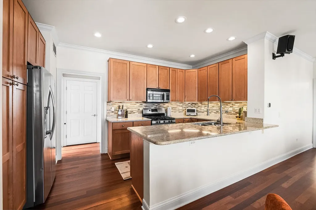 1056 West Lawrence Avenue Chicago IL 60640