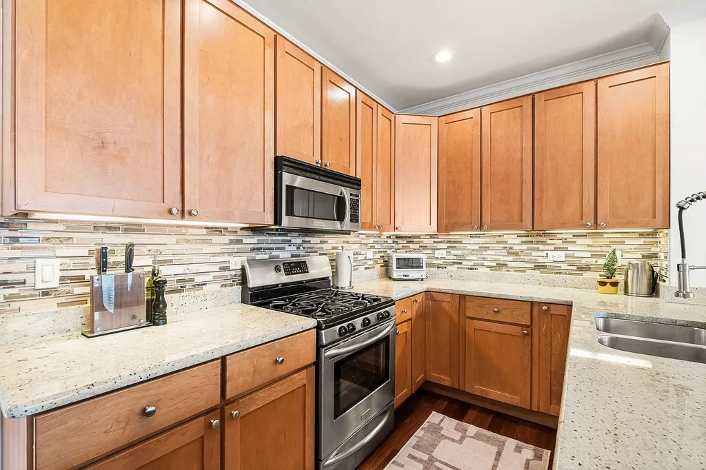 1056 West Lawrence Avenue Chicago IL 60640