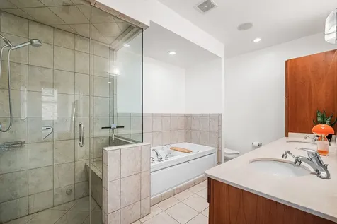 1056 West Lawrence Avenue Chicago IL 60640