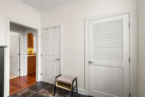 1056 West Lawrence Avenue Chicago IL 60640