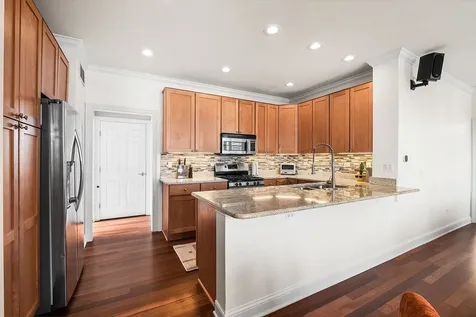 1056 West Lawrence Avenue Chicago IL 60640