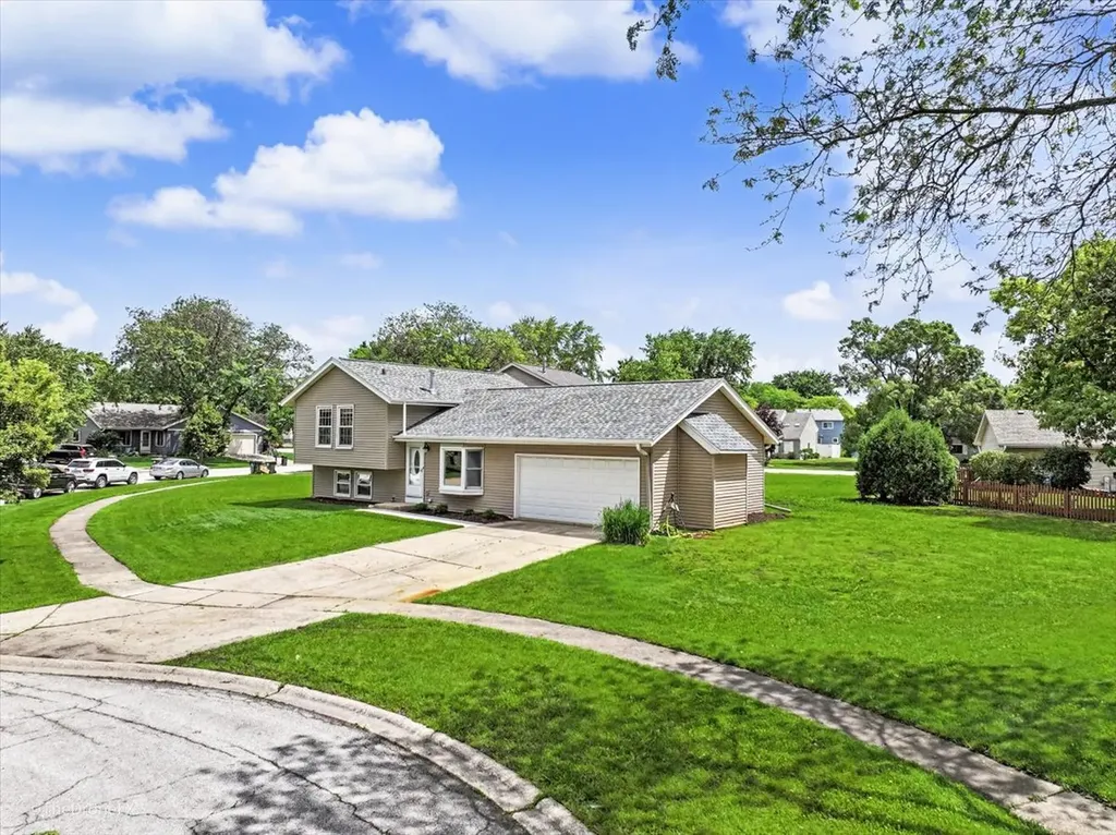 30w281 Heather Court Warrenville IL 60555