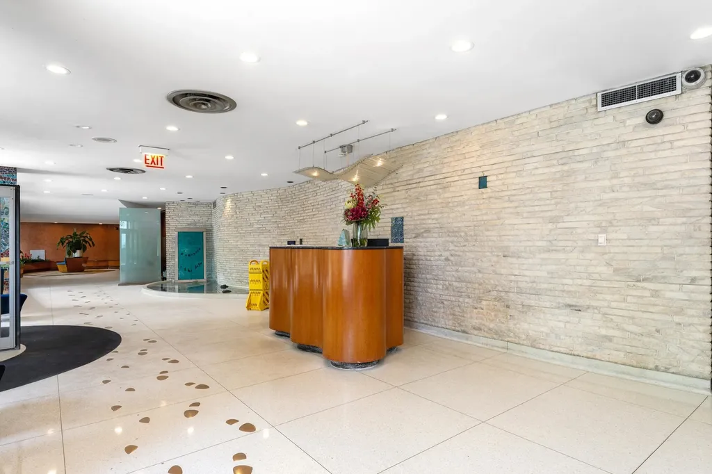6301 North Sheridan Road Chicago IL 60660