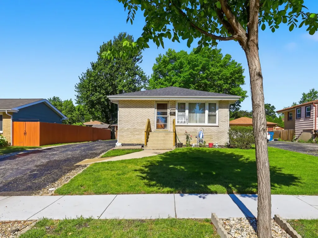 244 South Circle Drive Addison IL 60101