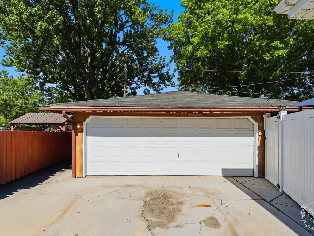 244 South Circle Drive Addison IL 60101