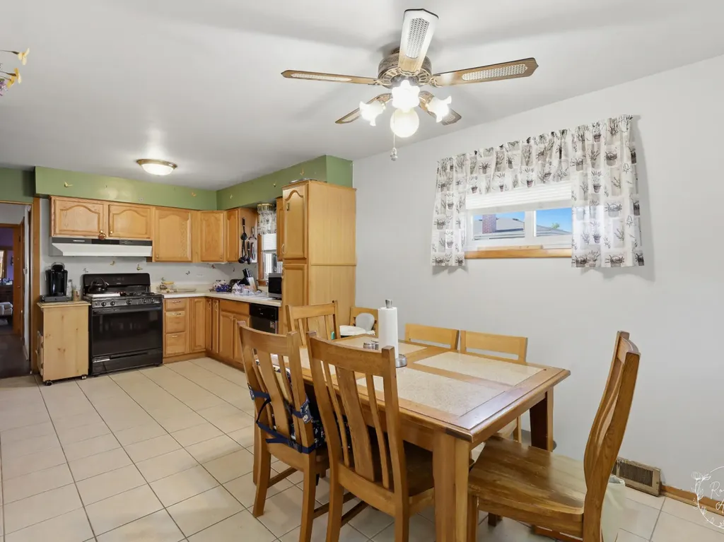 244 South Circle Drive Addison IL 60101