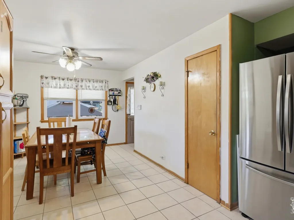 244 South Circle Drive Addison IL 60101