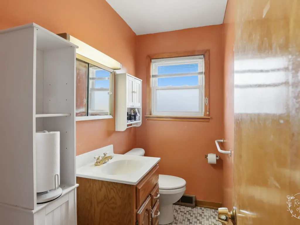 244 South Circle Drive Addison IL 60101