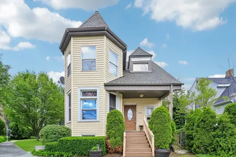 2134 Grove Avenue North Chicago IL 60064