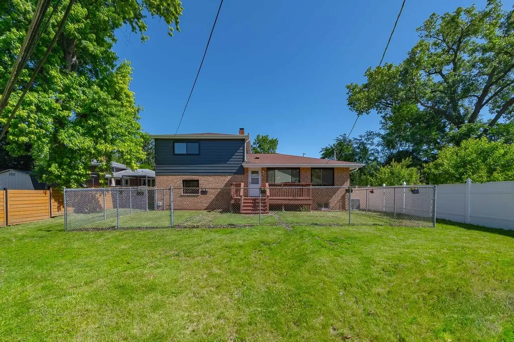 2405 Avondale Avenue Park Ridge IL 60068