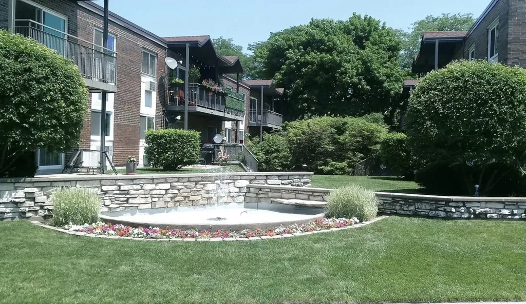 6359 North Ridge Avenue Chicago IL 60660