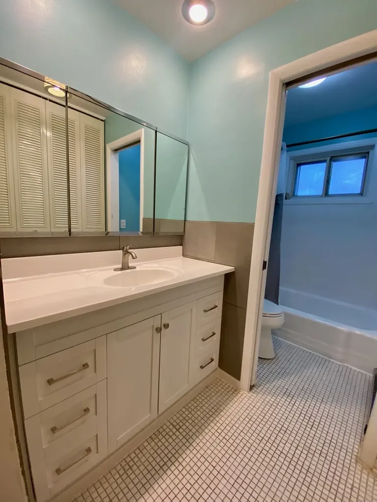 6359 North Ridge Avenue Chicago IL 60660