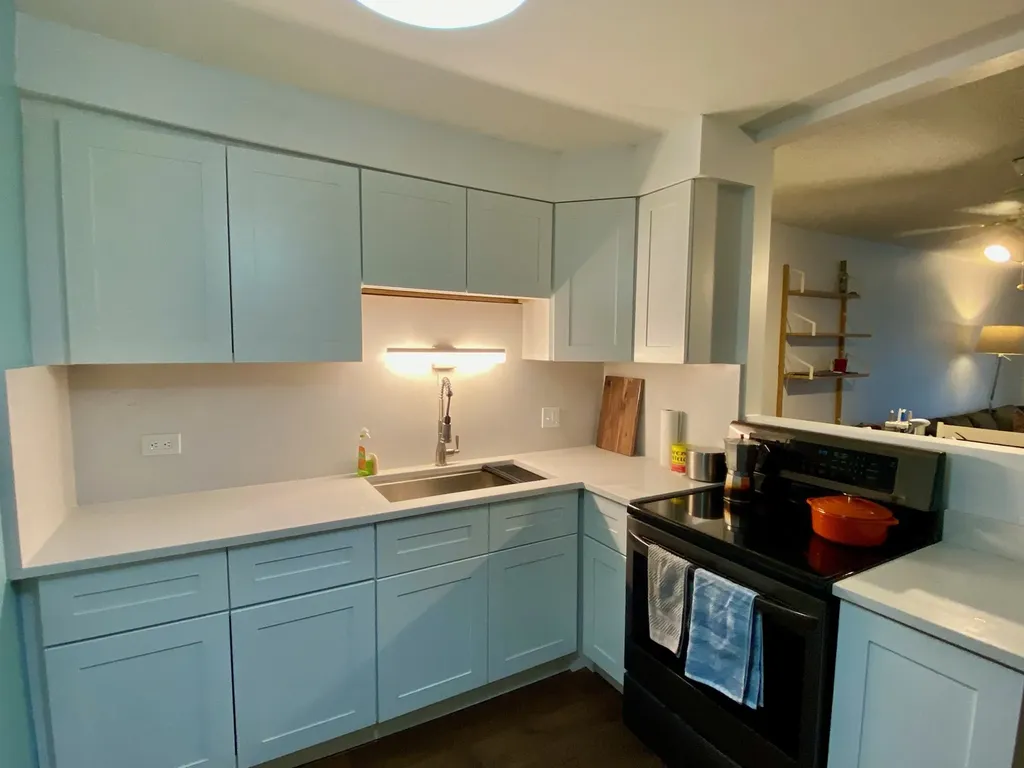 6359 North Ridge Avenue Chicago IL 60660