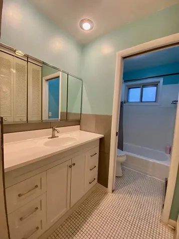 6359 North Ridge Avenue Chicago IL 60660