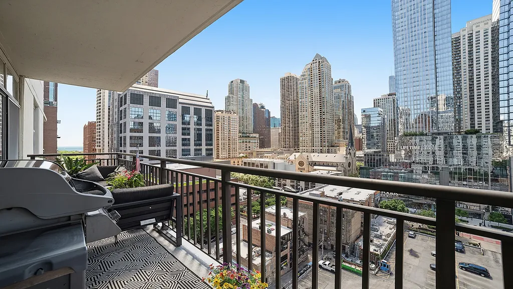 21 West Chestnut Street Chicago IL 60611