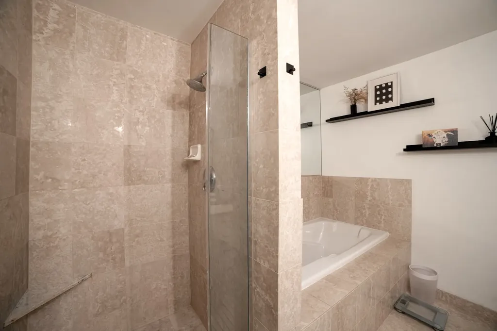21 West Chestnut Street Chicago IL 60611