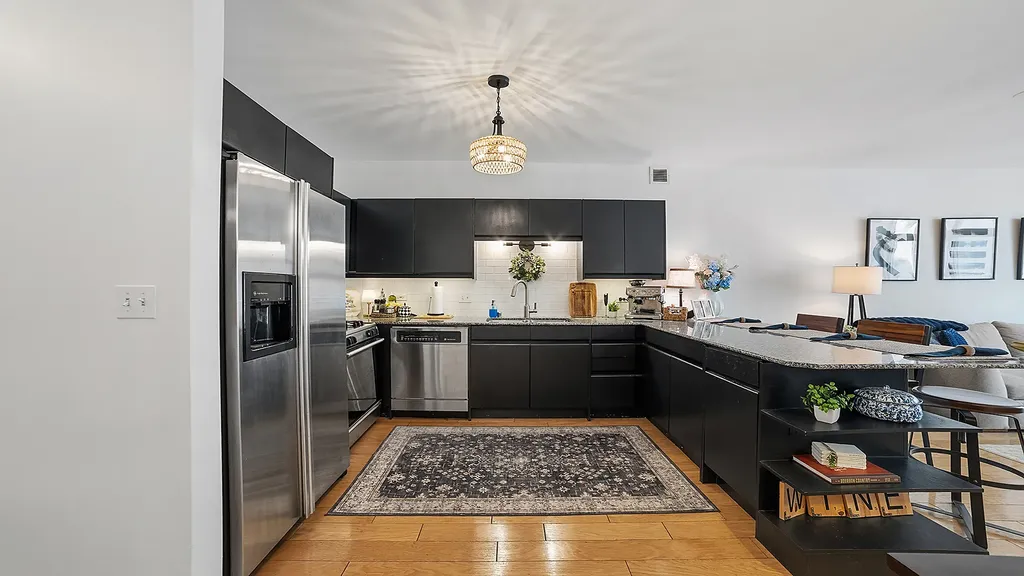 21 West Chestnut Street Chicago IL 60611