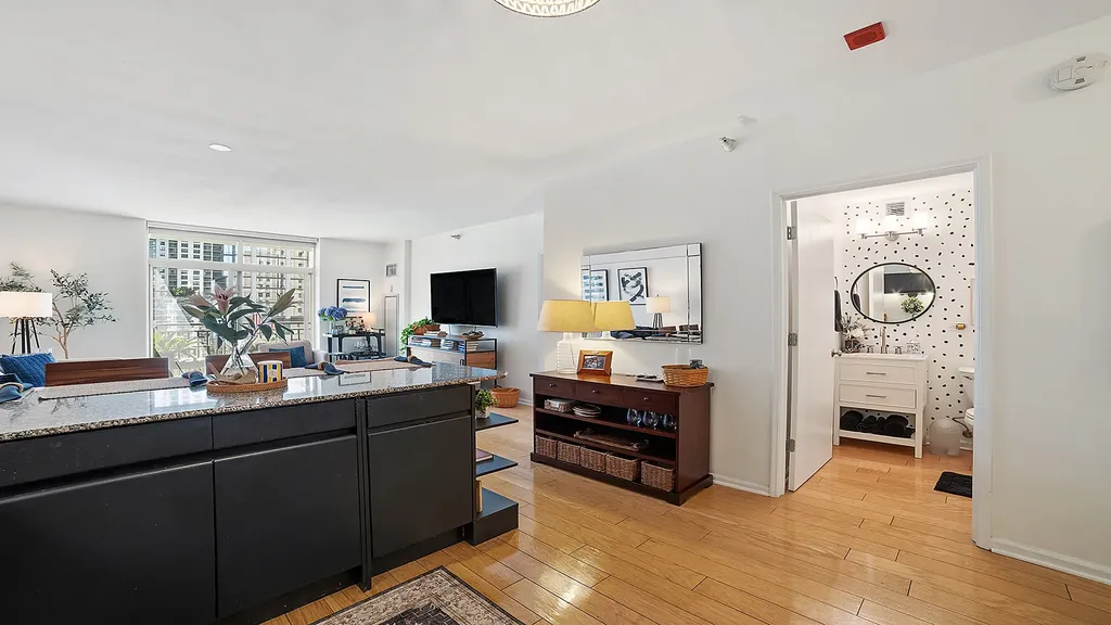 21 West Chestnut Street Chicago IL 60611