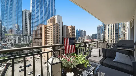 21 West Chestnut Street Chicago IL 60611