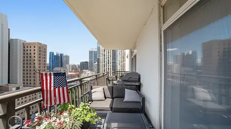 21 West Chestnut Street Chicago IL 60611