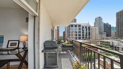 21 West Chestnut Street Chicago IL 60611