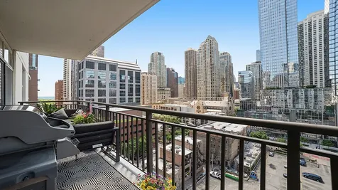 21 West Chestnut Street Chicago IL 60611