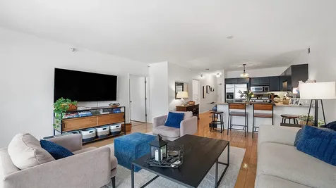21 West Chestnut Street Chicago IL 60611
