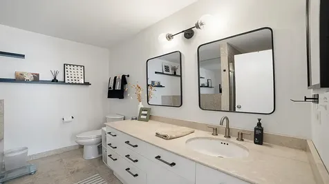 21 West Chestnut Street Chicago IL 60611