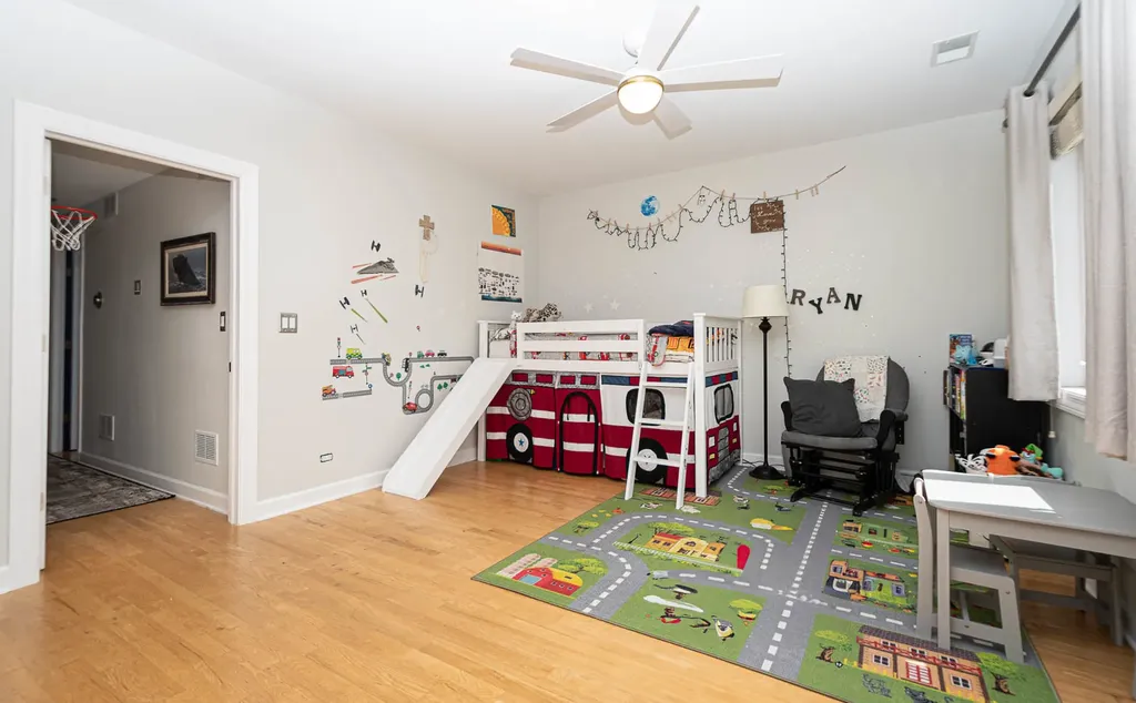 6051 North Mozart Street Chicago IL 60659