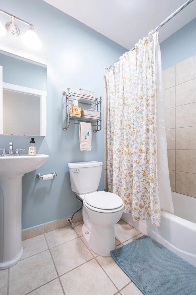 6051 North Mozart Street Chicago IL 60659