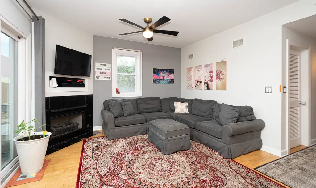 6051 North Mozart Street Chicago IL 60659