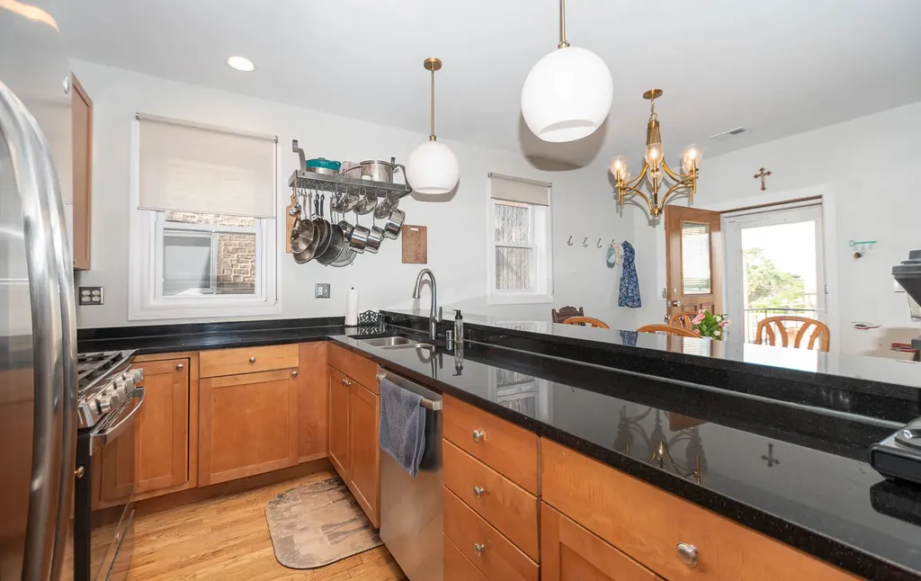 6051 North Mozart Street Chicago IL 60659