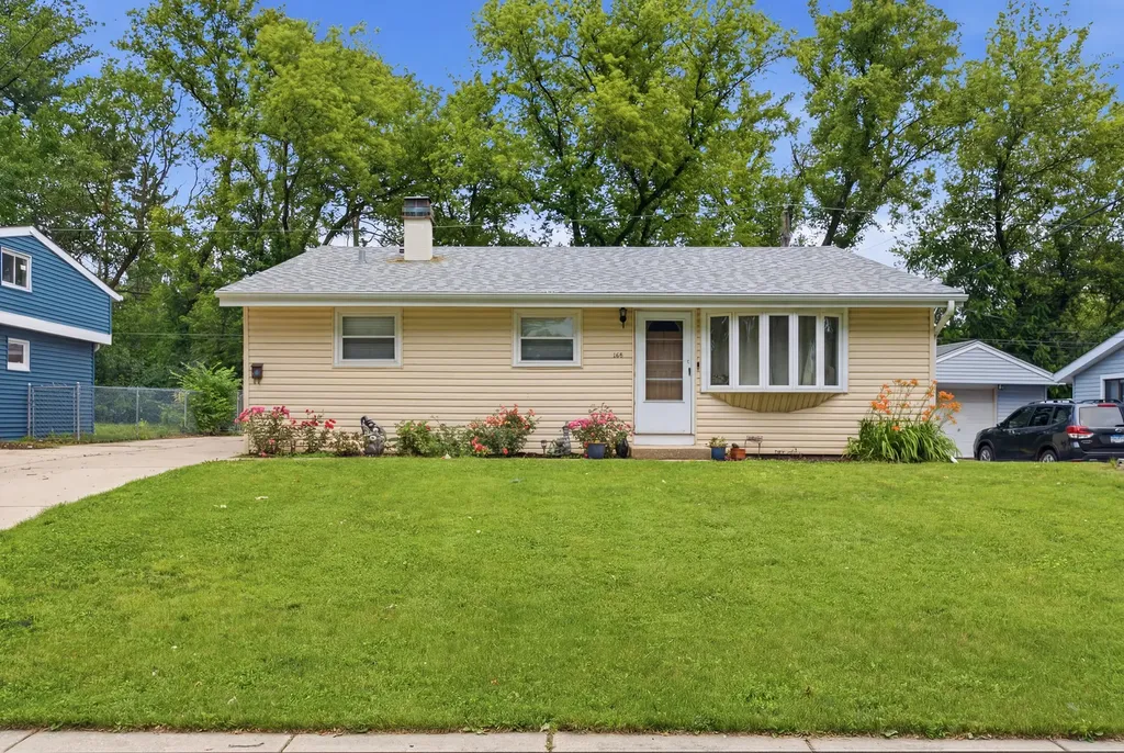 168 Sioux Avenue Carpentersville IL 60110
