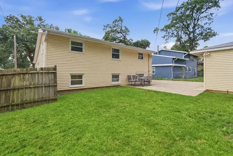 168 Sioux Avenue Carpentersville IL 60110