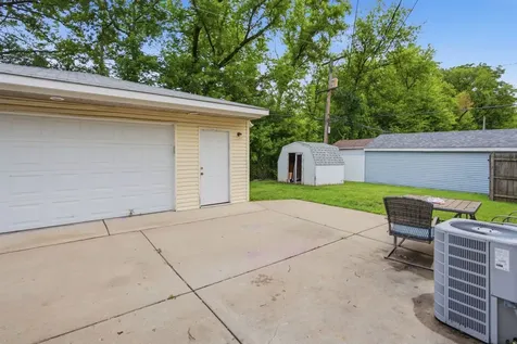 168 Sioux Avenue Carpentersville IL 60110