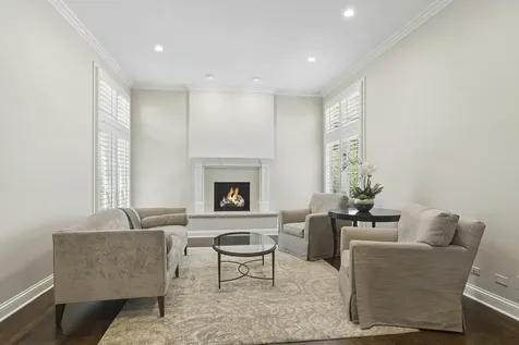 672 South Balmoral Court Lake Forest IL 60045