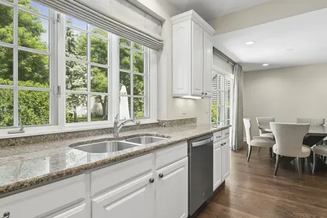 672 South Balmoral Court Lake Forest IL 60045